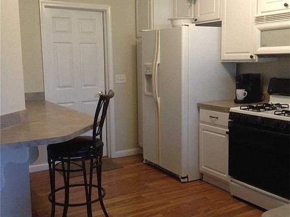 4th image of 33193 Fairport Dr