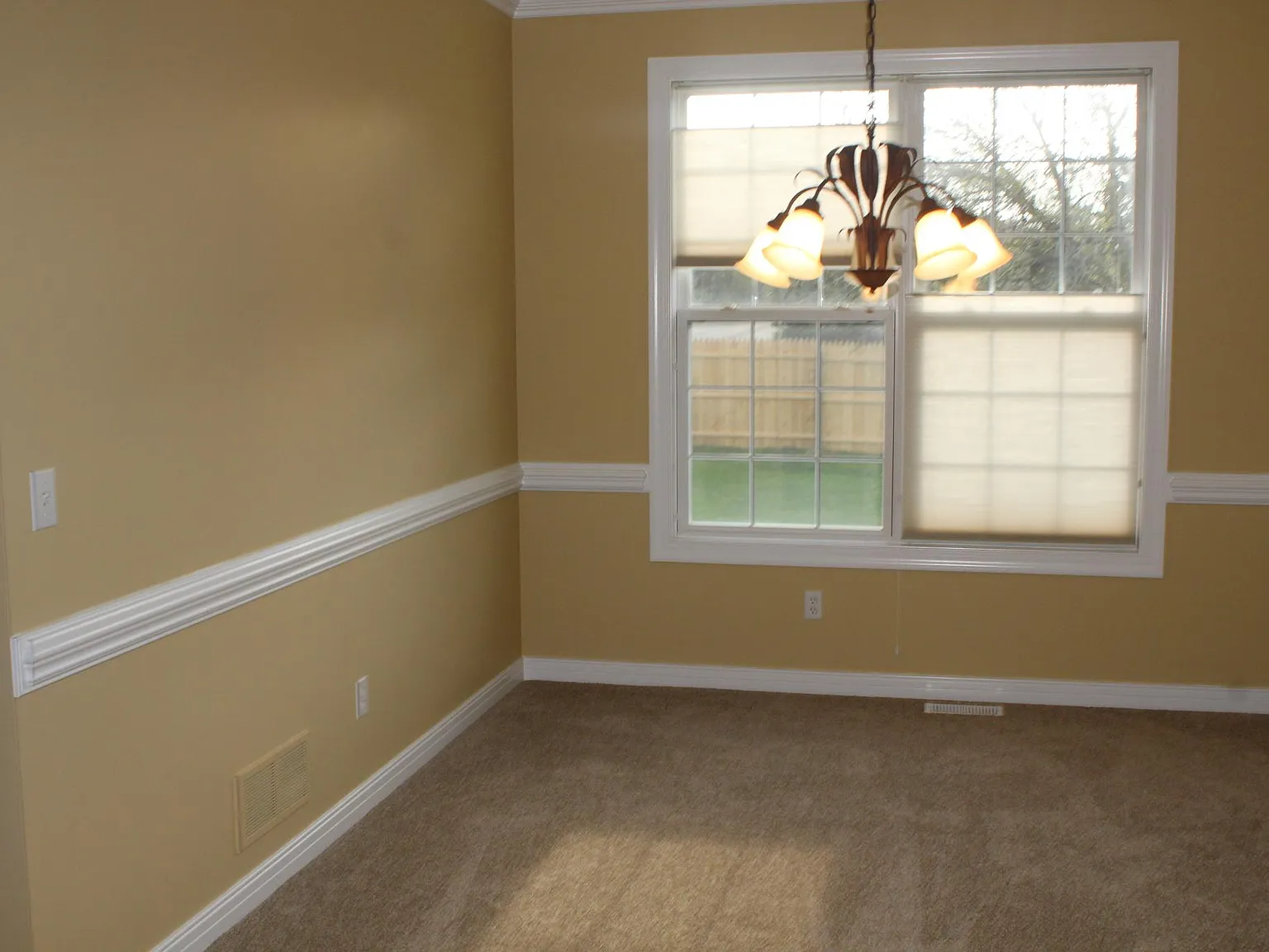 4 bed, 2.5 bath, 2774 sqft, $2,900 — Photo 4