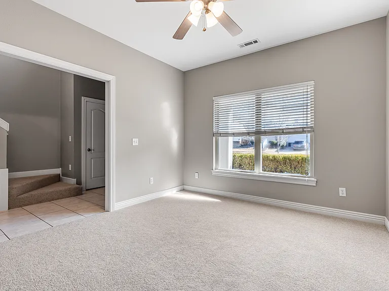 1501 NE Dysart Woods Ln — Photo 15