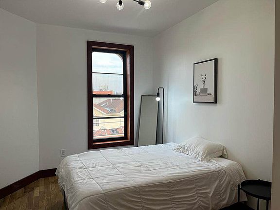 5th image of 442 Cleveland St APT 1