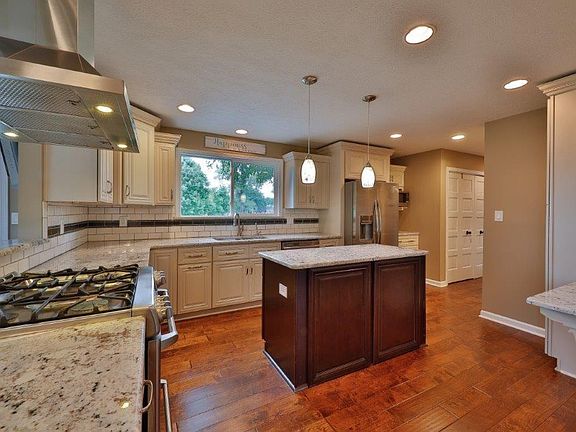 5th image of 113 Lake Vista Dr