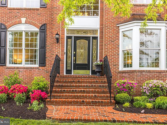 5th image of 43897 Arborvitae Dr