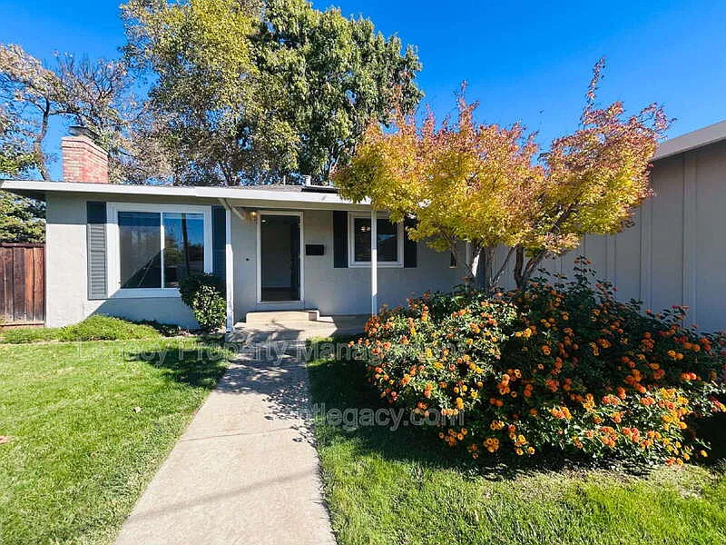 3 bed, 2.0 bath, 1128 sqft, $3,650 — Photo 2