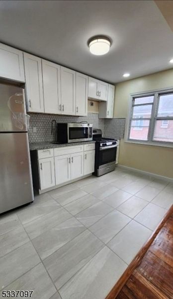 1st image of 170 Midland Pl Floor 2