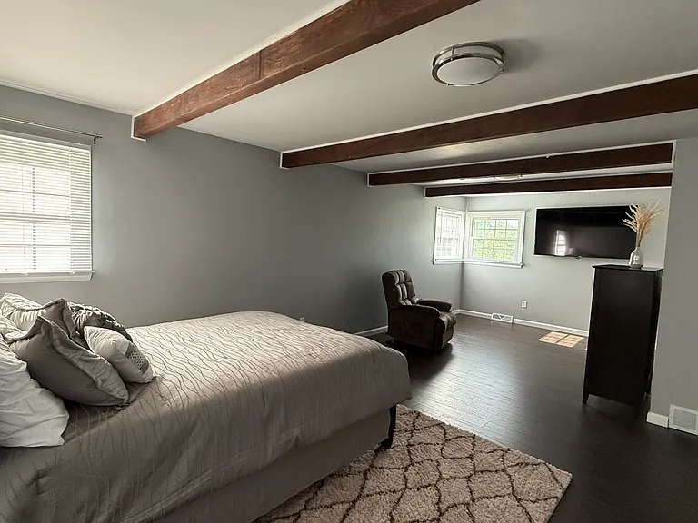 2302 Greenbriar Ln — Photo 13