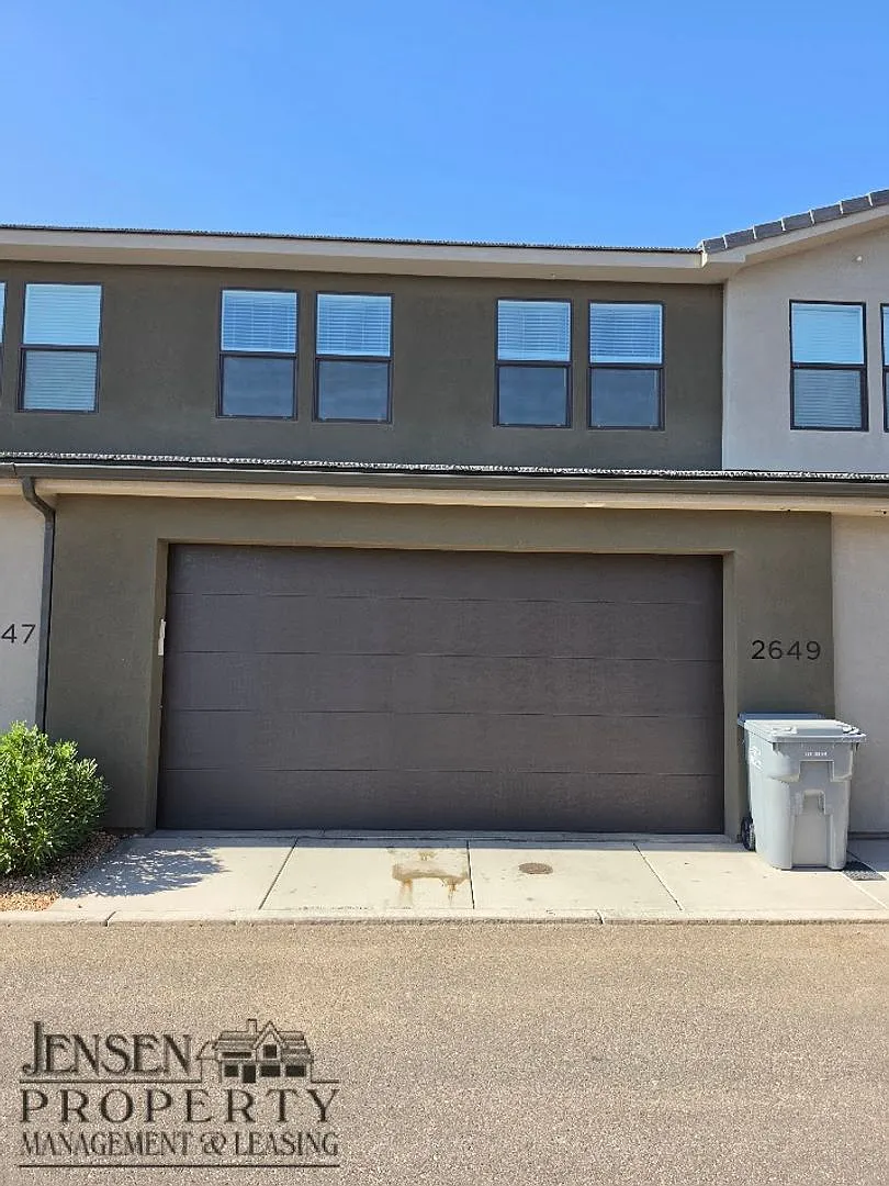 Newer Town Home in St. George- Lazy River & Community Pool — Photo 3