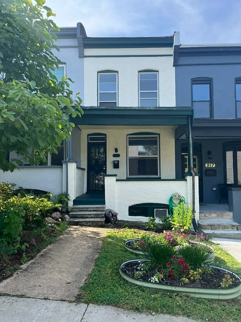 915 W 33rd Street — Photo 1