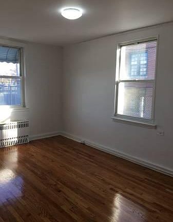 5th image of 1042 Stratford Ave