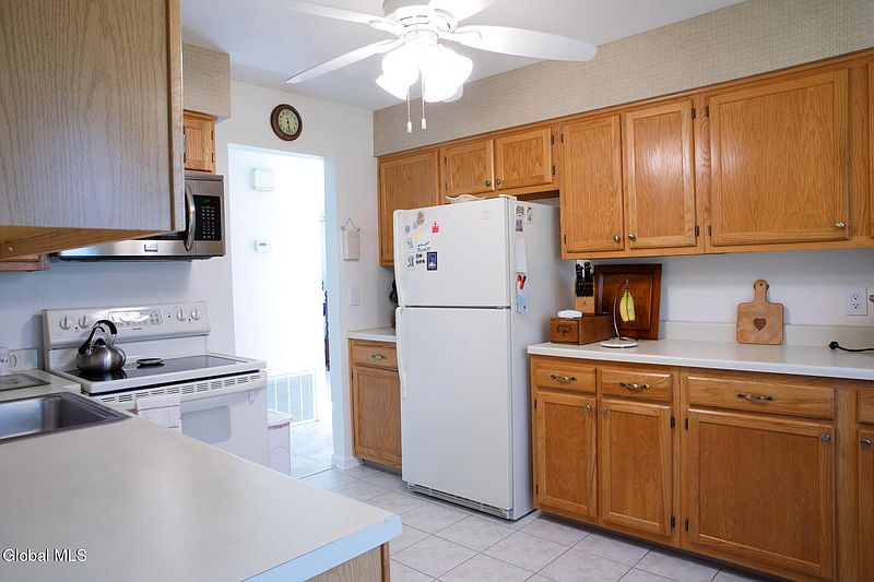 4th image of 1110 Spearhead Drive