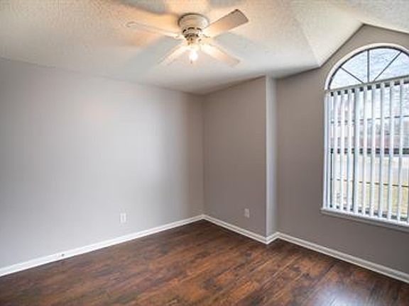 3rd image of 6927 Huntington Woods Cir E