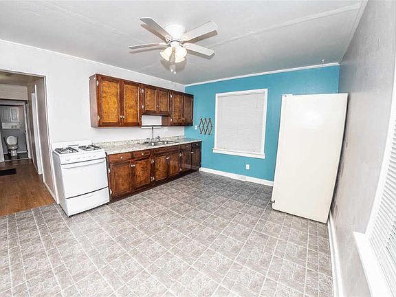 4th image of 3471 Ludlow Ave