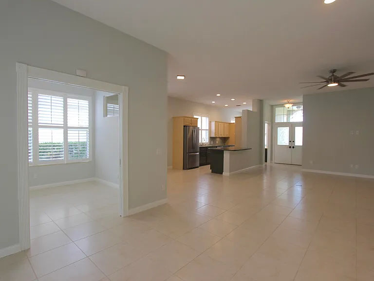117 Hampton Cir — Photo 13