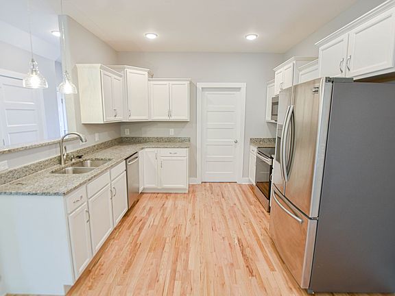 5th image of 236 Towes Ln