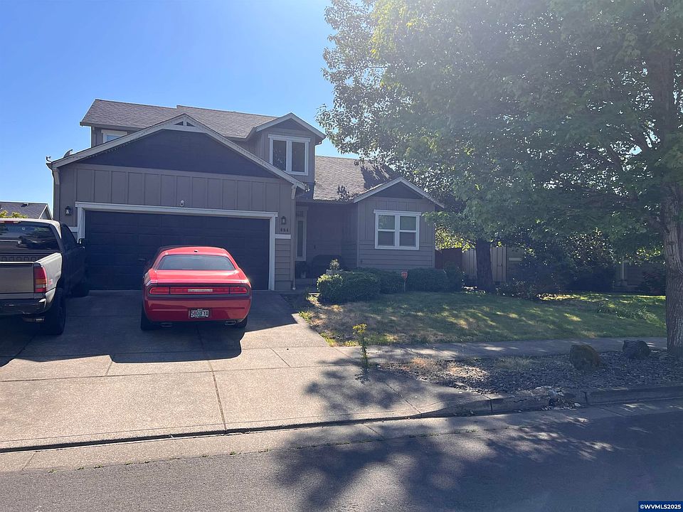 1st image of 644 Montclair Dr NE