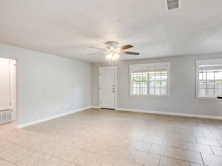 2307 Traverse Dr — Photo 6