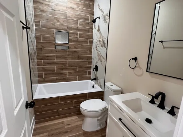 7042 S Marshfield Ave, Chicago, IL 60636