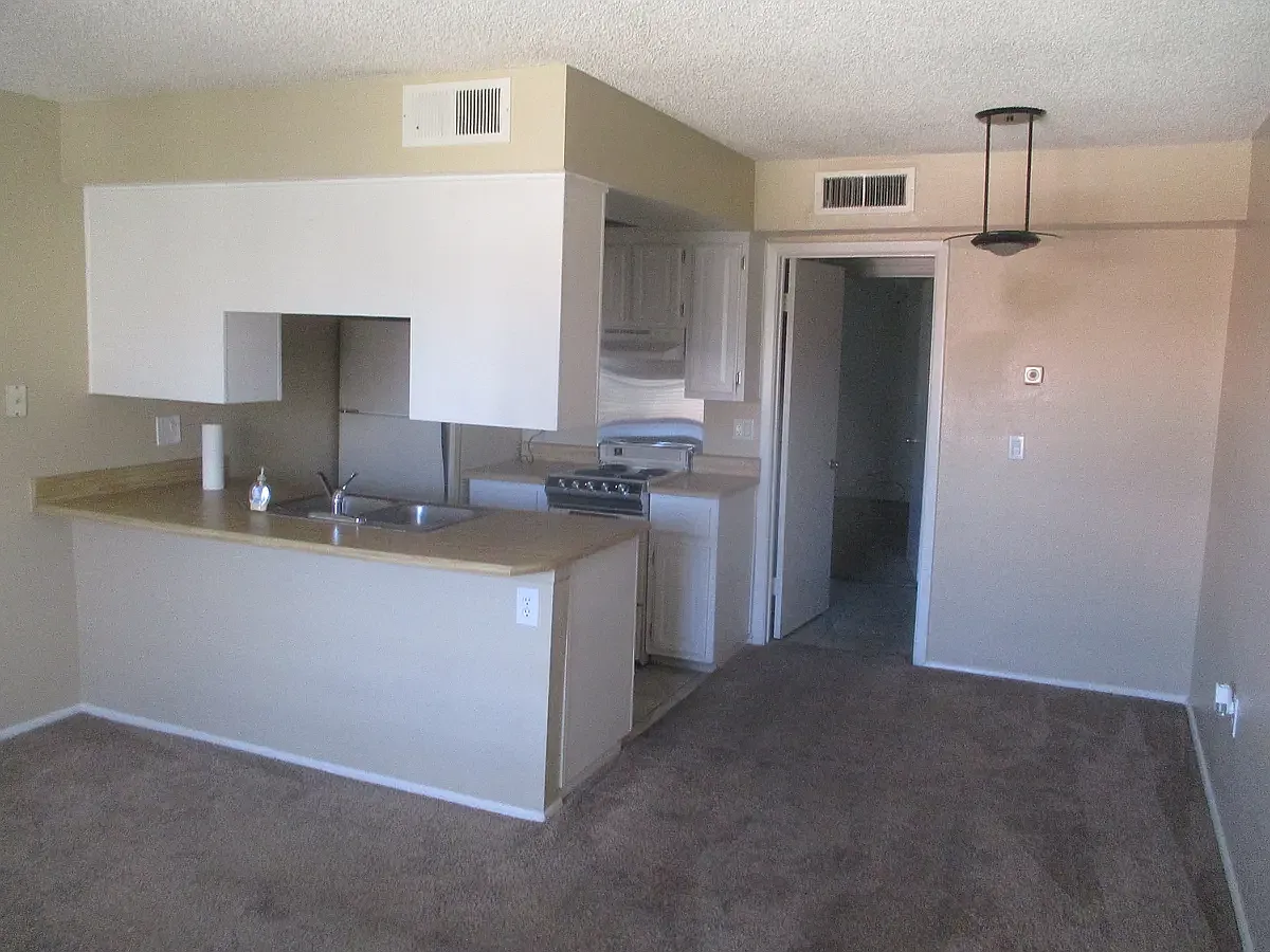Photo 2 of 15 - 461 W Holmes Ave #309 - Mesa, AZ Building Photo - 461 W Holmes Ave #309