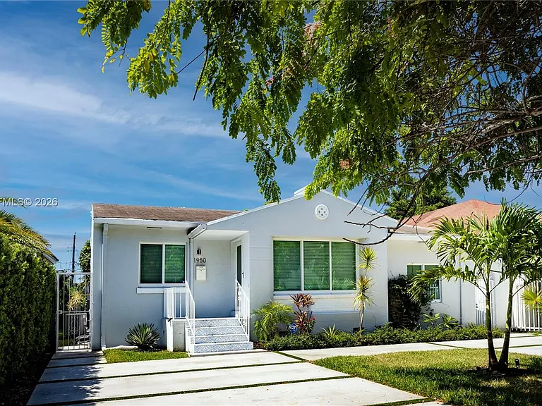 1950 SW 13th St — Photo 3