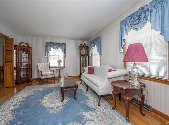 3rd image of 4215 Orchard Dr N