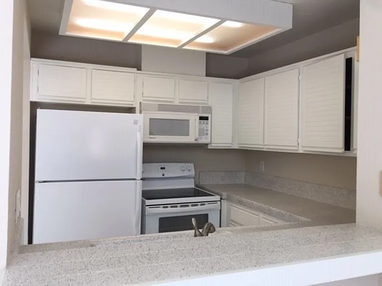 25761 Le Parc #26 — Photo 13