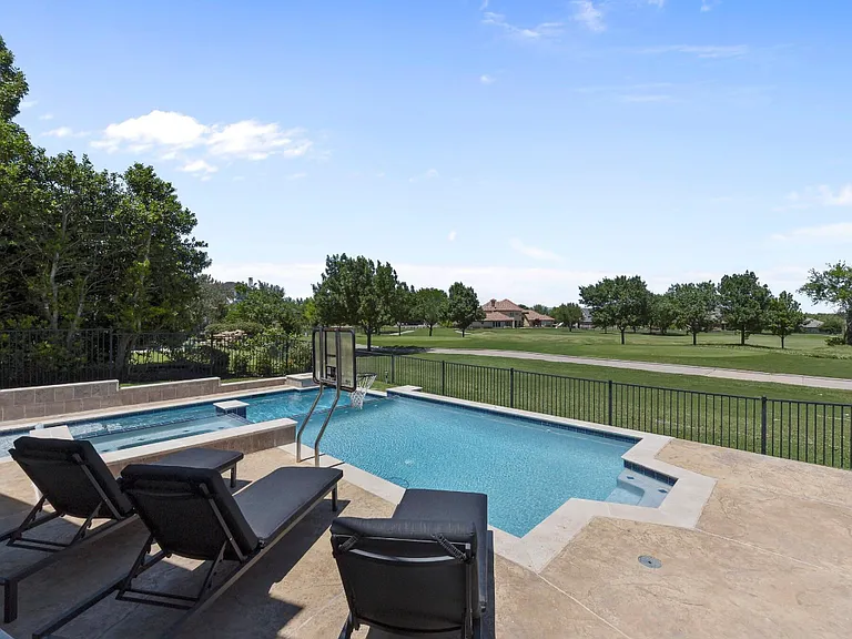 2871 Creekwood Ln — Photo 4