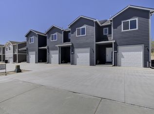 620 Badger Ln, Mills, WY 82644