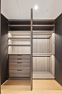 Sold by Reuveni LLC | media 35