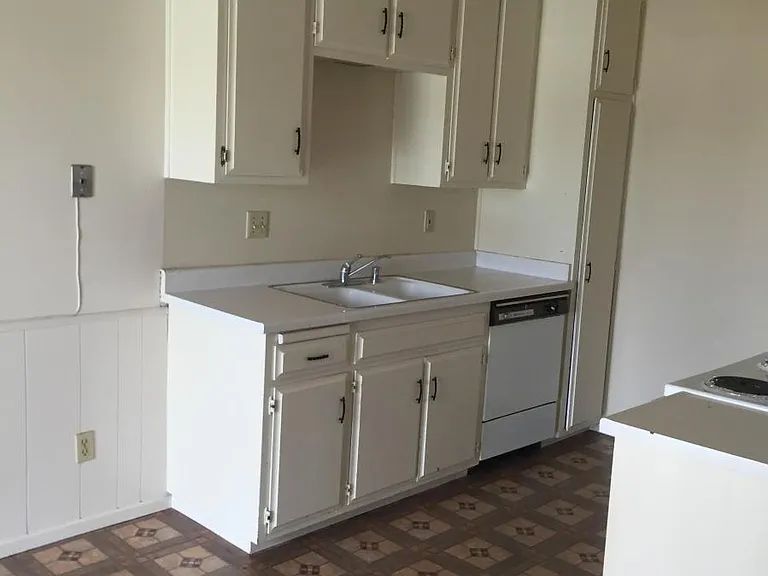 506 N Fig St #11 — Photo 4