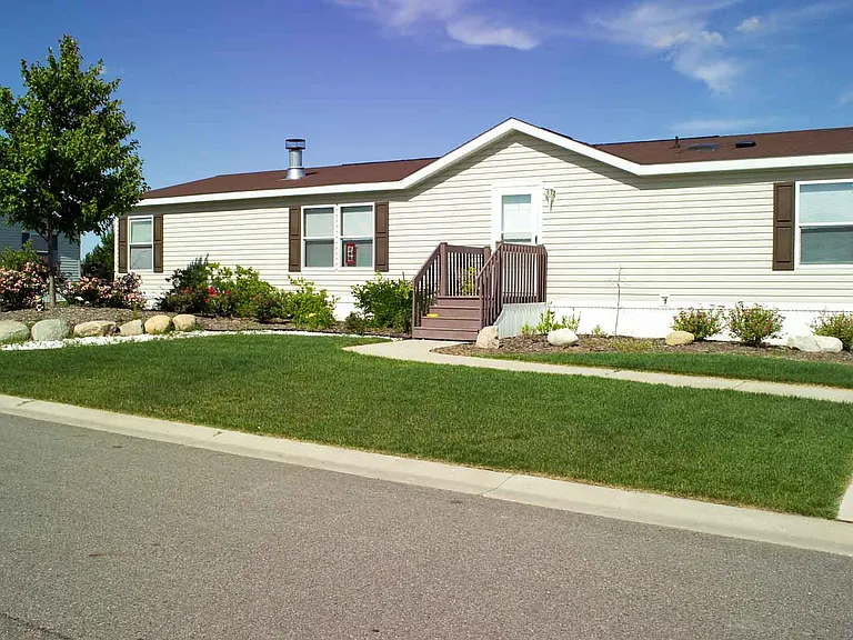 7204 E Grand River Ave — Photo 14