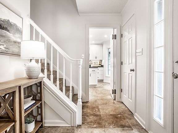 5th image of 1295 Governors Ln