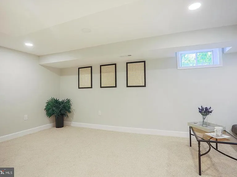 8511 Potomac Ave — Photo 20