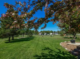 690 Summer Creek Rd, Oconomowoc, WI 53066