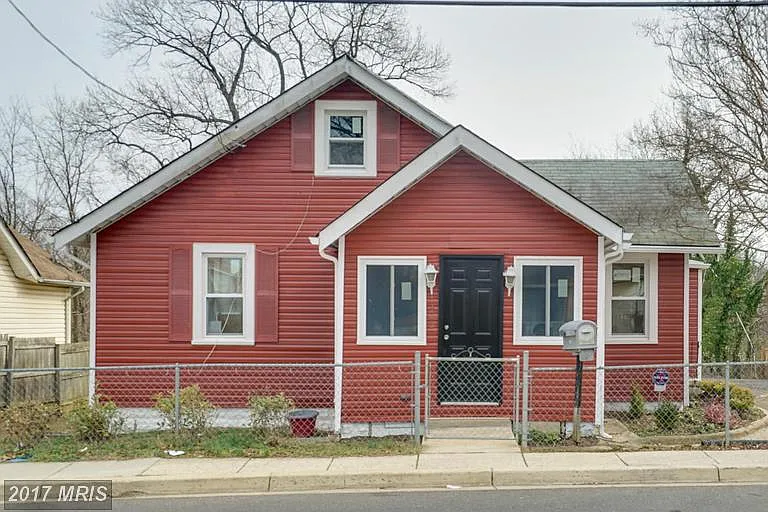 1306 Larchmont Ave photo 1