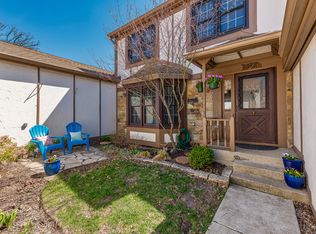 1323 Tall Oaks Ln, Wheaton, IL 60187