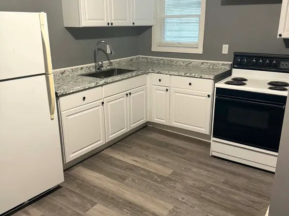 3 N Main St, Stewartstown, PA 17363