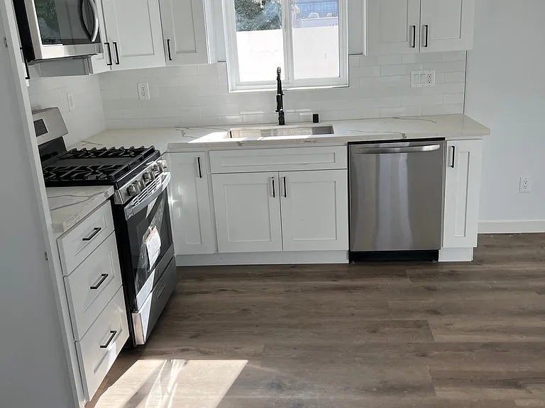 6427 Rhodes Ave — Photo 13