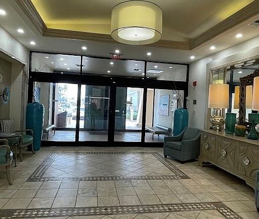 4th image of 2100 Gulf Blvd #302