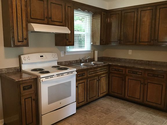 3rd image of 2029 Whitland Dr