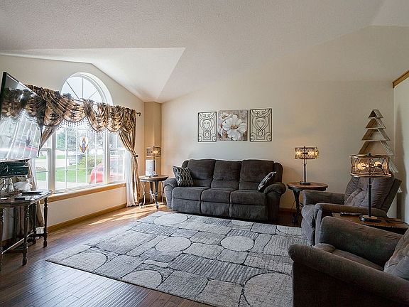 5th image of 212 Meadowview Dr