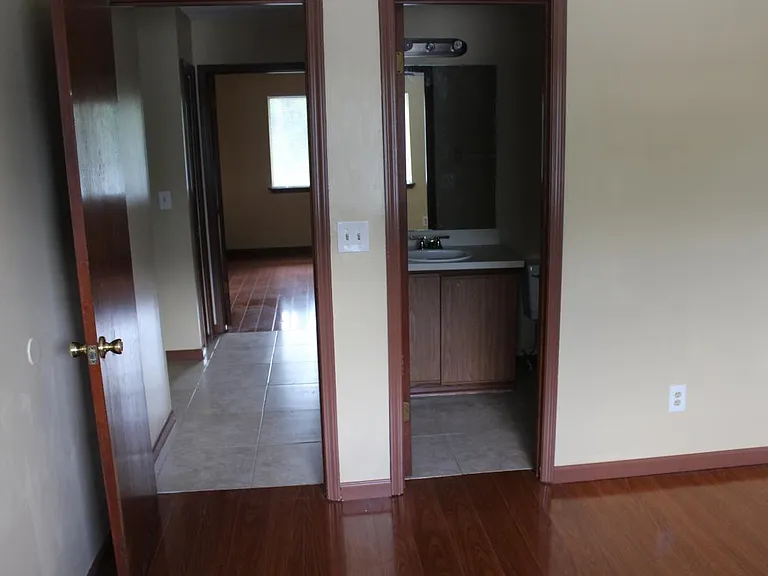 1370 Old Middleburg Rd N #7 — Photo 7