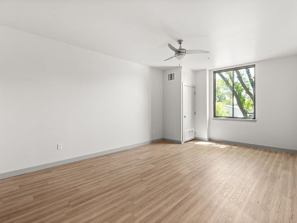 1st image of 1127 Alderson Ave Suite 208