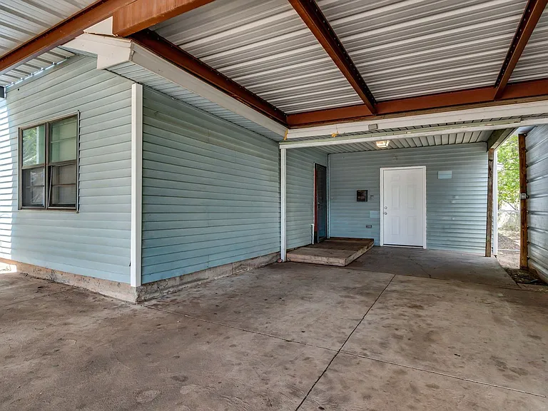 1005 SW 63rd St — Photo 6