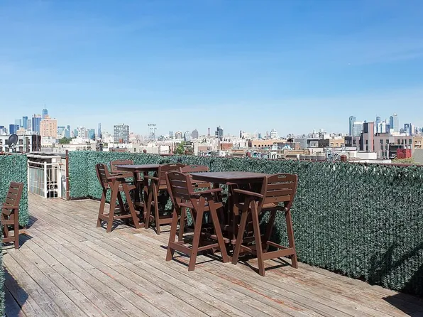 21 Montrose Avenue image 4 of 6