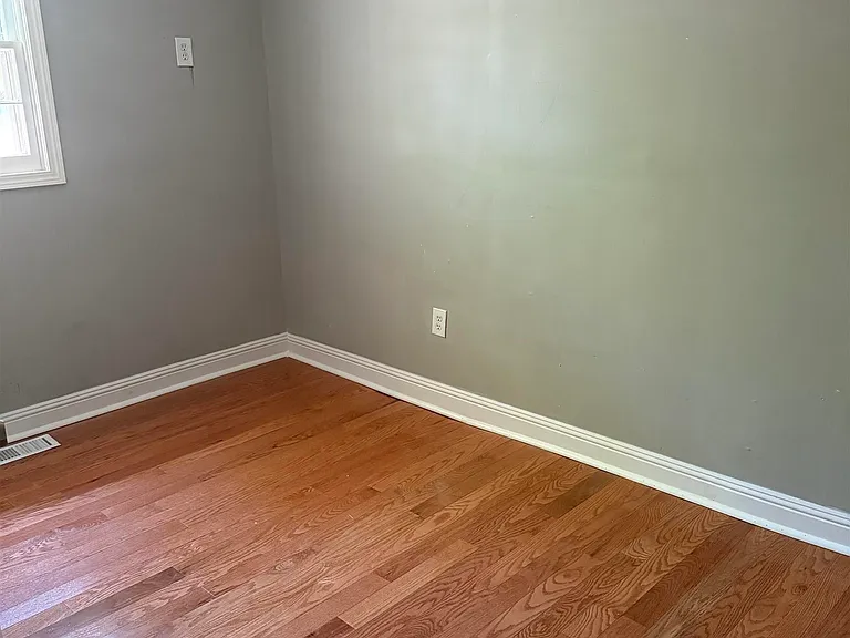 410 McCullough Ave NE — Photo 18