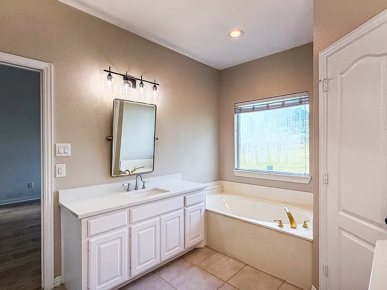 200 N Sorrells Rd — Photo 37