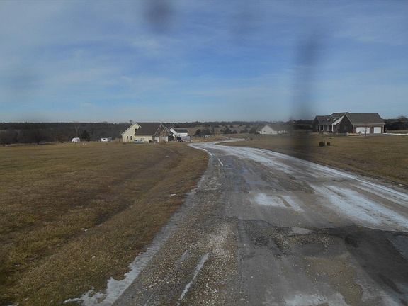 5th image of 210 Village Dr