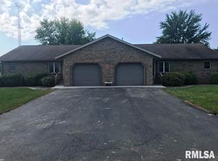1545 E Myrtle St, Mason City, IL 62664