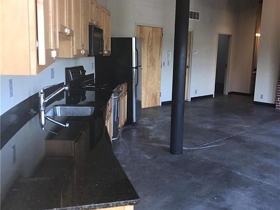5th image of 3124 Olive St APT 7