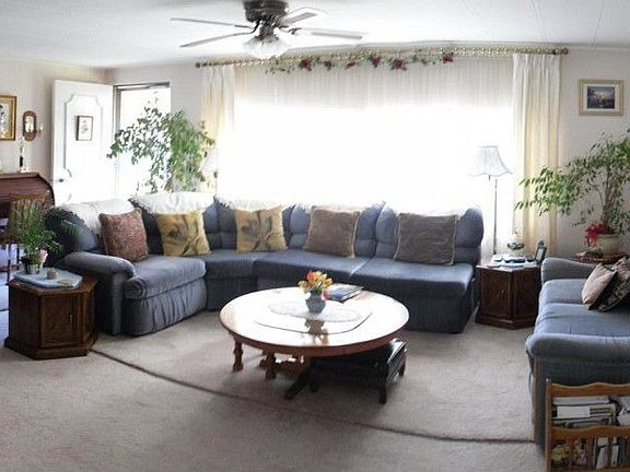 5th image of 2052 Gold St #216