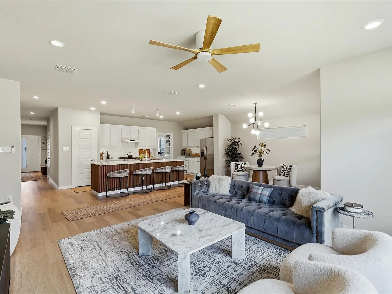 3 bed, 1977 sqft, $2,600 — Photo 2